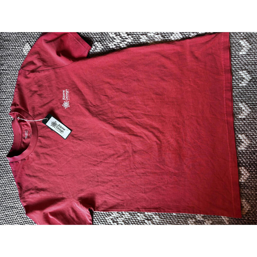 Alpine Design Men's‎ Size Medium Red T-Shirt